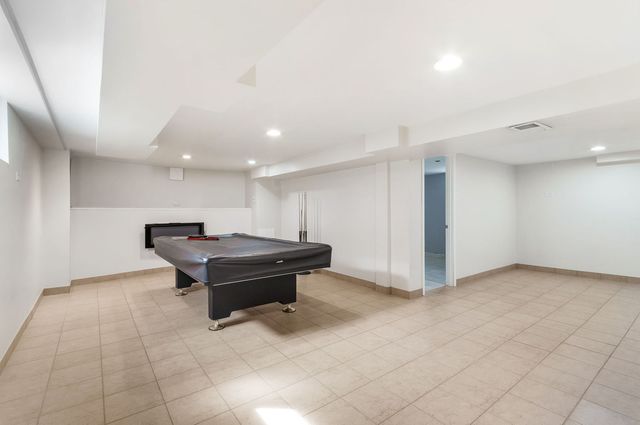 4600 W 101st Street, Oak Lawn, IL 60453