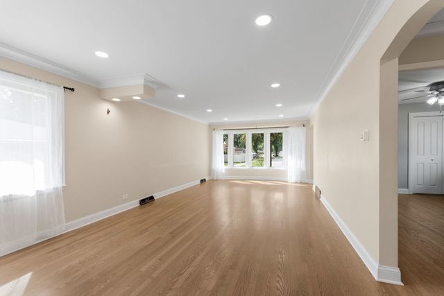 4600 W 101st Street, Oak Lawn, IL 60453