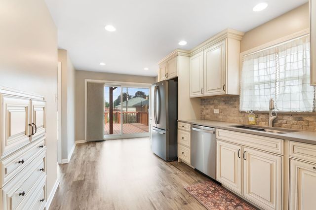 4600 W 101st Street, Oak Lawn, IL 60453