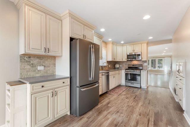 4600 W 101st Street, Oak Lawn, IL 60453