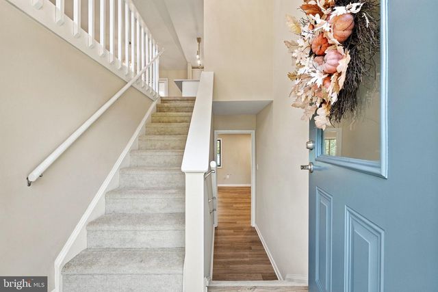 7200 N STARCREST DR, Warrenton, VA 20187