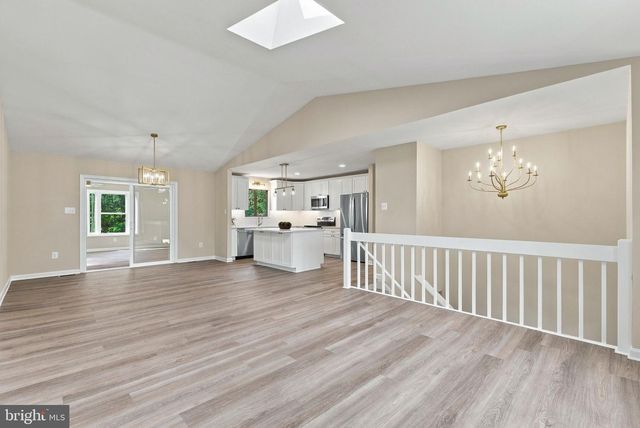 7200 N STARCREST DR, Warrenton, VA 20187