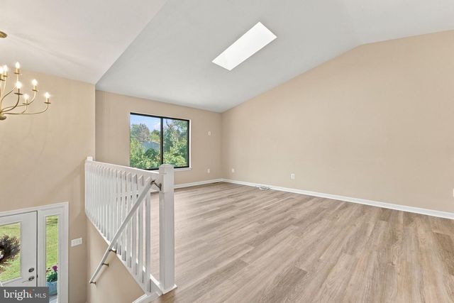 7200 N STARCREST DR, Warrenton, VA 20187
