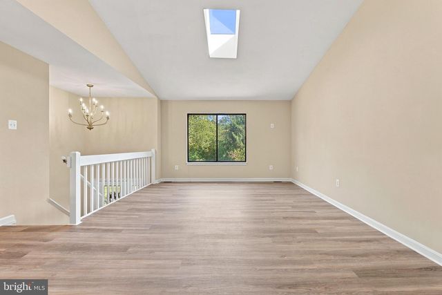 7200 N STARCREST DR, Warrenton, VA 20187