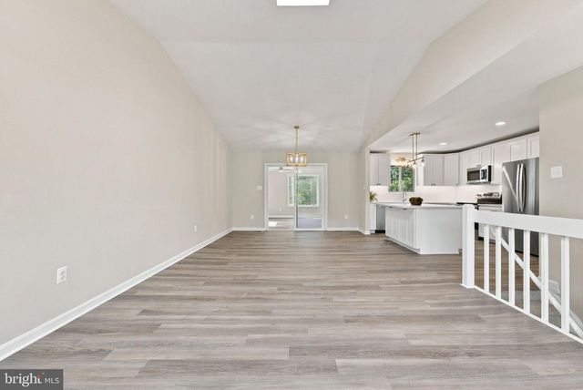 7200 N STARCREST DR, Warrenton, VA 20187