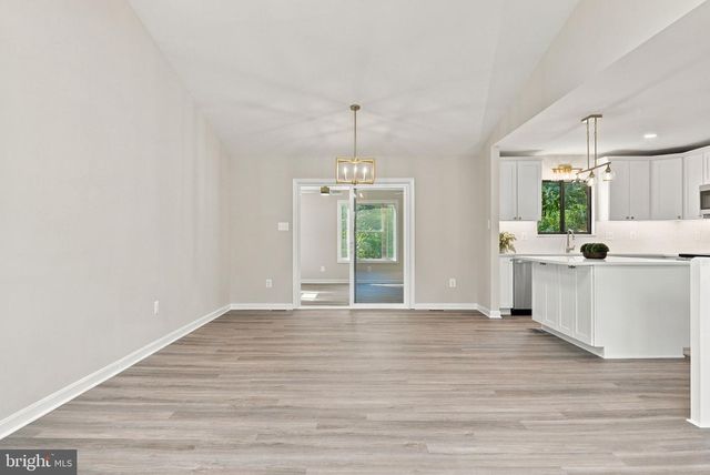 7200 N STARCREST DR, Warrenton, VA 20187