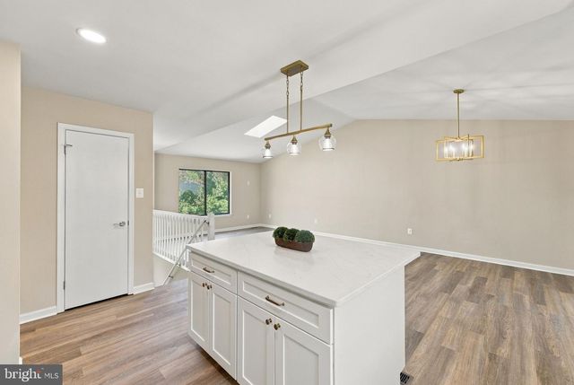 7200 N STARCREST DR, Warrenton, VA 20187