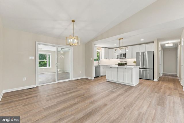 7200 N STARCREST DR, Warrenton, VA 20187