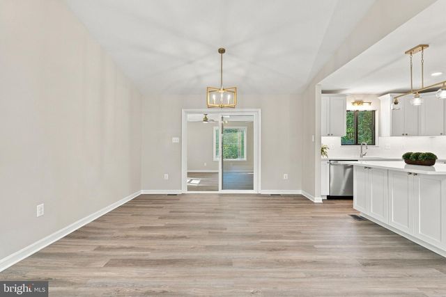 7200 N STARCREST DR, Warrenton, VA 20187