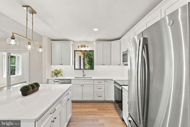 7200 N STARCREST DR, Warrenton, VA 20187