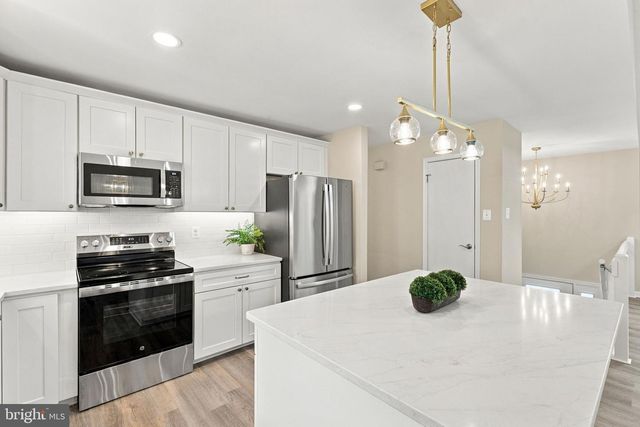 7200 N STARCREST DR, Warrenton, VA 20187