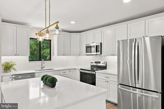 7200 N STARCREST DR, Warrenton, VA 20187