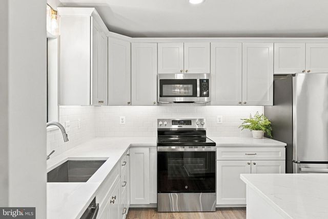 7200 N STARCREST DR, Warrenton, VA 20187