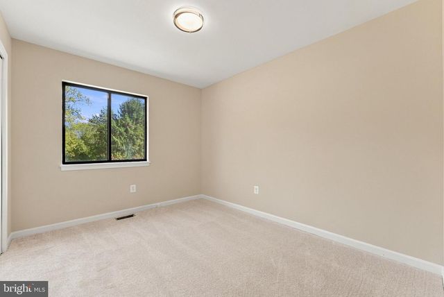 7200 N STARCREST DR, Warrenton, VA 20187