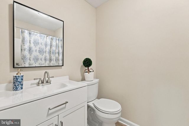 7200 N STARCREST DR, Warrenton, VA 20187