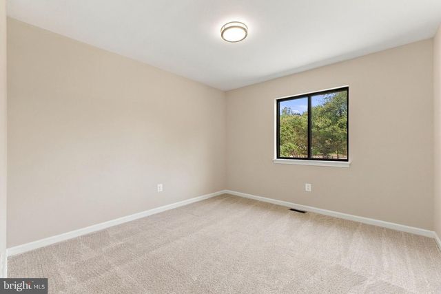 7200 N STARCREST DR, Warrenton, VA 20187
