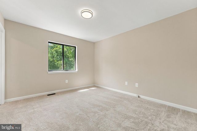 7200 N STARCREST DR, Warrenton, VA 20187