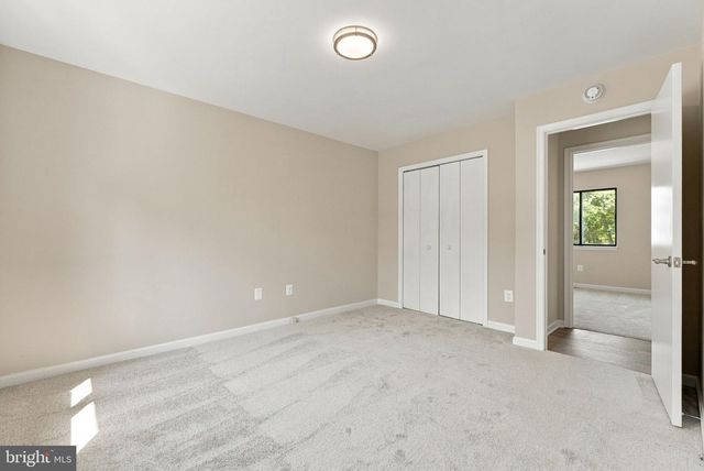 7200 N STARCREST DR, Warrenton, VA 20187
