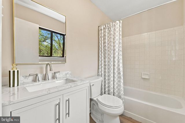 7200 N STARCREST DR, Warrenton, VA 20187