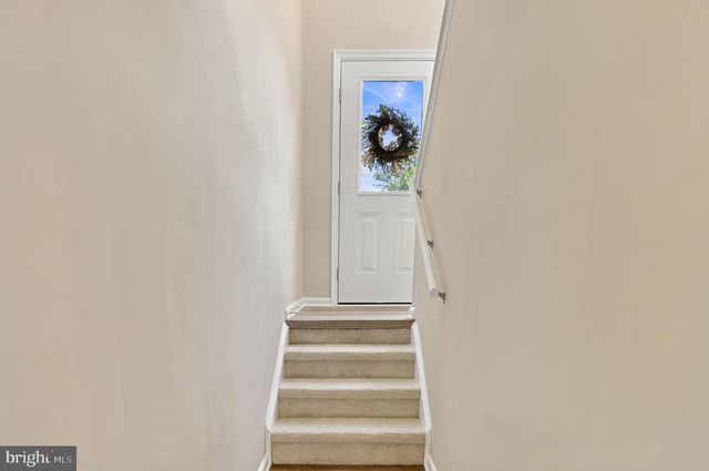 7200 N STARCREST DR, Warrenton, VA 20187