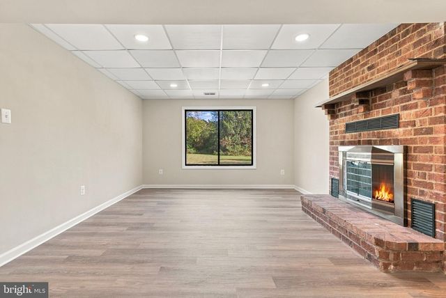 7200 N STARCREST DR, Warrenton, VA 20187