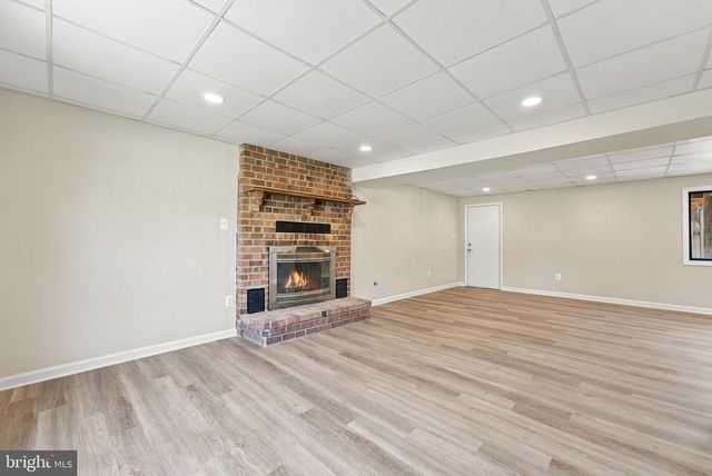 7200 N STARCREST DR, Warrenton, VA 20187