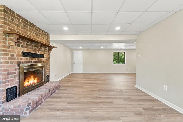 7200 N STARCREST DR, Warrenton, VA 20187