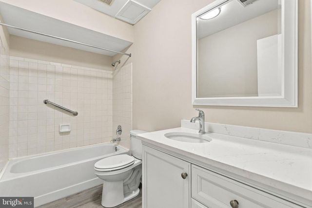 7200 N STARCREST DR, Warrenton, VA 20187