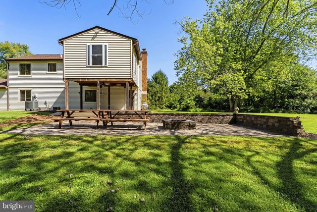 7200 N STARCREST DR, Warrenton, VA 20187