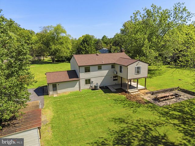7200 N STARCREST DR, Warrenton, VA 20187