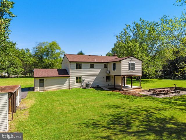 7200 N STARCREST DR, Warrenton, VA 20187
