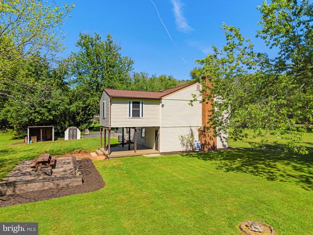 7200 N STARCREST DR, Warrenton, VA 20187