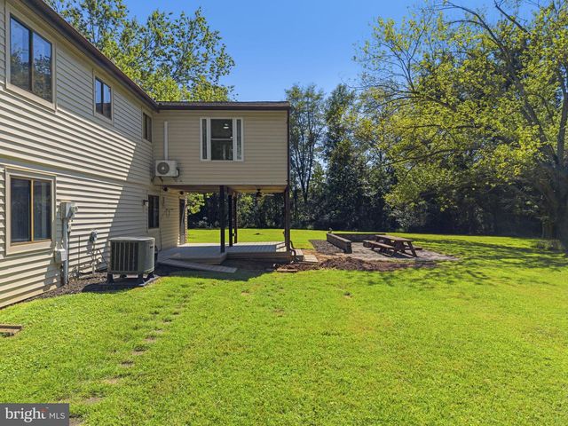 7200 N STARCREST DR, Warrenton, VA 20187