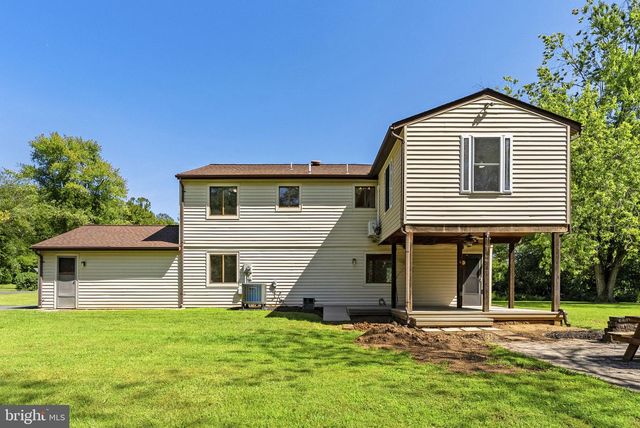 7200 N STARCREST DR, Warrenton, VA 20187