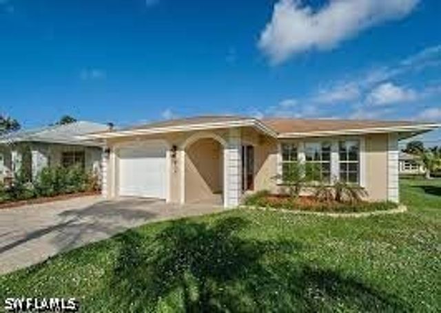 637 95th AVE N, Naples, FL 34108
