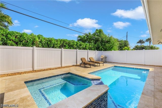 637 95th AVE N, Naples, FL 34108