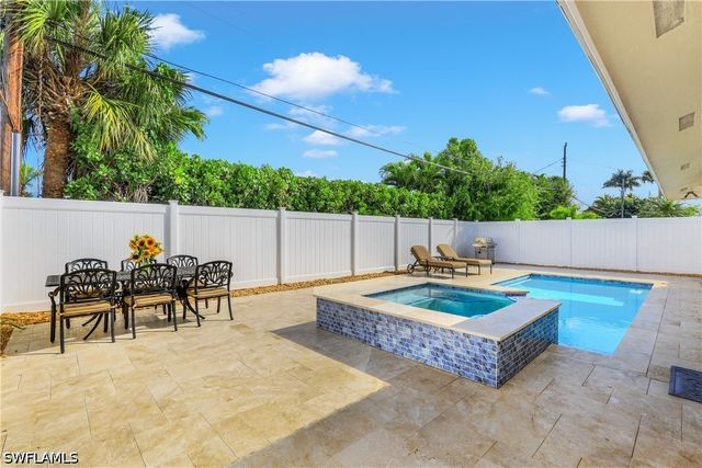 637 95th AVE N, Naples, FL 34108