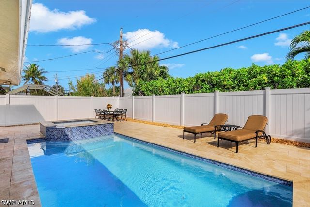 637 95th AVE N, Naples, FL 34108