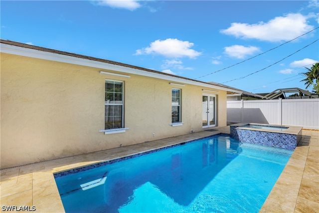 637 95th AVE N, Naples, FL 34108