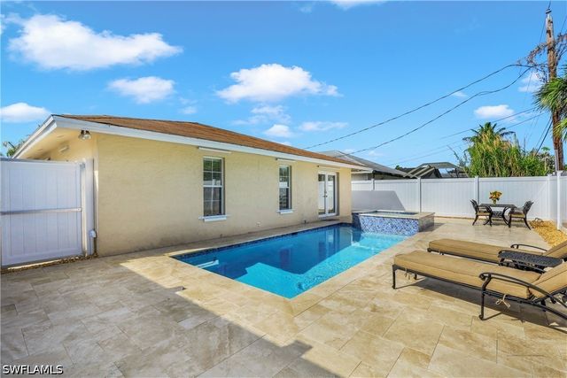 637 95th AVE N, Naples, FL 34108