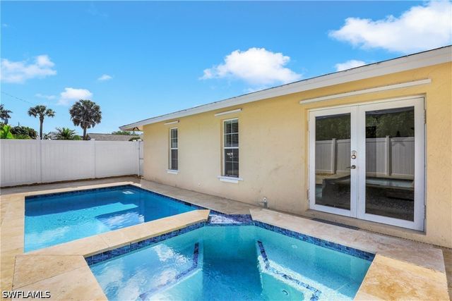 637 95th AVE N, Naples, FL 34108