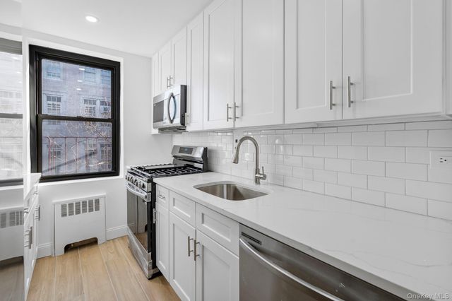 88-10 32nd Ave Avenue 304, East Elmhurst, NY 11369