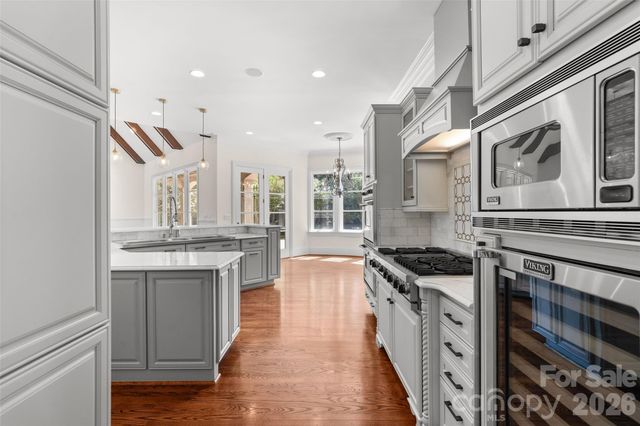 8600 Fairview Road, Charlotte, NC 28226