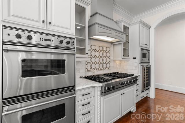 8600 Fairview Road, Charlotte, NC 28226