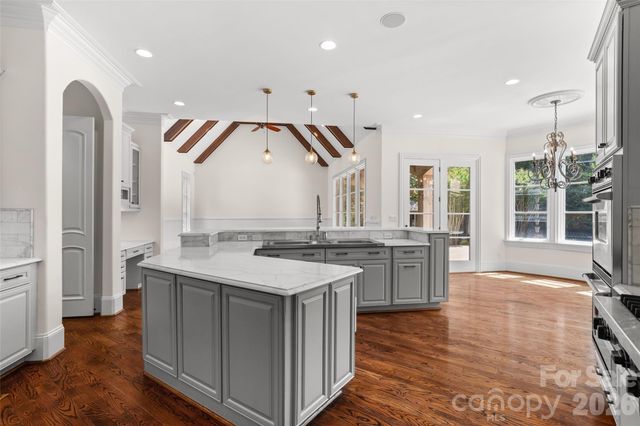 8600 Fairview Road, Charlotte, NC 28226