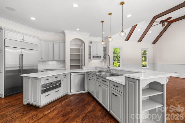 8600 Fairview Road, Charlotte, NC 28226