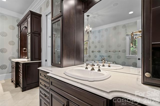 8600 Fairview Road, Charlotte, NC 28226
