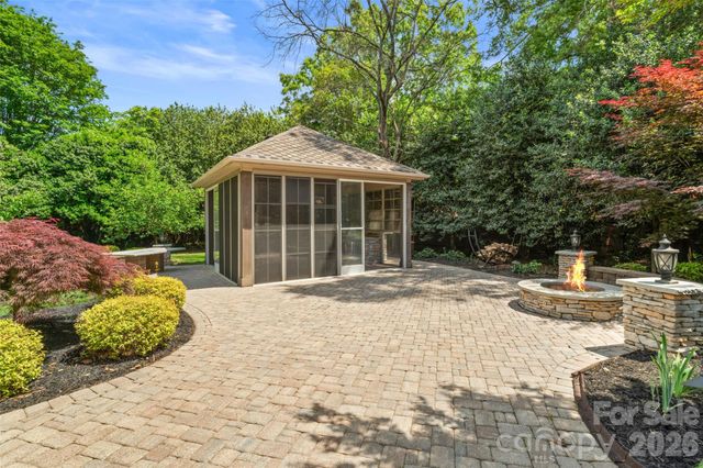 8600 Fairview Road, Charlotte, NC 28226