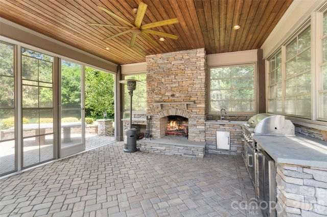 8600 Fairview Road, Charlotte, NC 28226