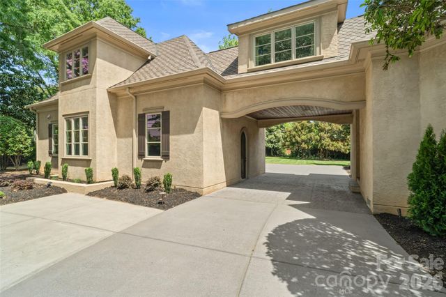 8600 Fairview Road, Charlotte, NC 28226